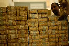 Banknotes accepted at the bank. Hargeisa, SomaliLand, Saturday, September 29, 2007. The largest denomination bank note in the country - 500 shillings - is equal to 8 American cents. Besides it 100 and 50 shilling banknotes are in circulation as well.