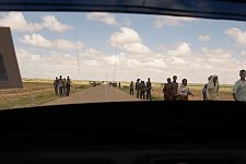 Civilians coming home when the fighting is over. Los Anod, SomaliLand, Monday, October 15, 2007. The military constantly camp near Los Anod in the province of  SomaliLand, bordering on PuntLand. Fighting is resumed at this territory from time to time.